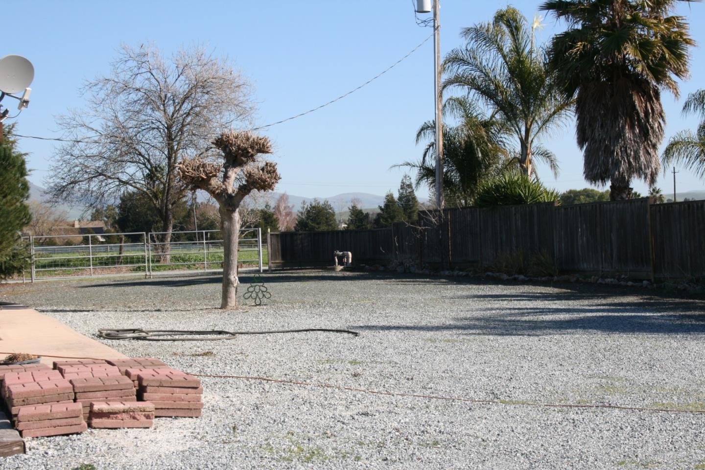 Detail Gallery Image 8 of 39 For 1738 H Santa Ana #H,  Hollister,  CA 95023 - 3 Beds | 2 Baths