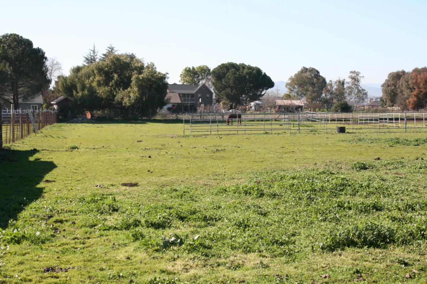 Detail Gallery Image 9 of 39 For 1738 H Santa Ana #H,  Hollister,  CA 95023 - 3 Beds | 2 Baths