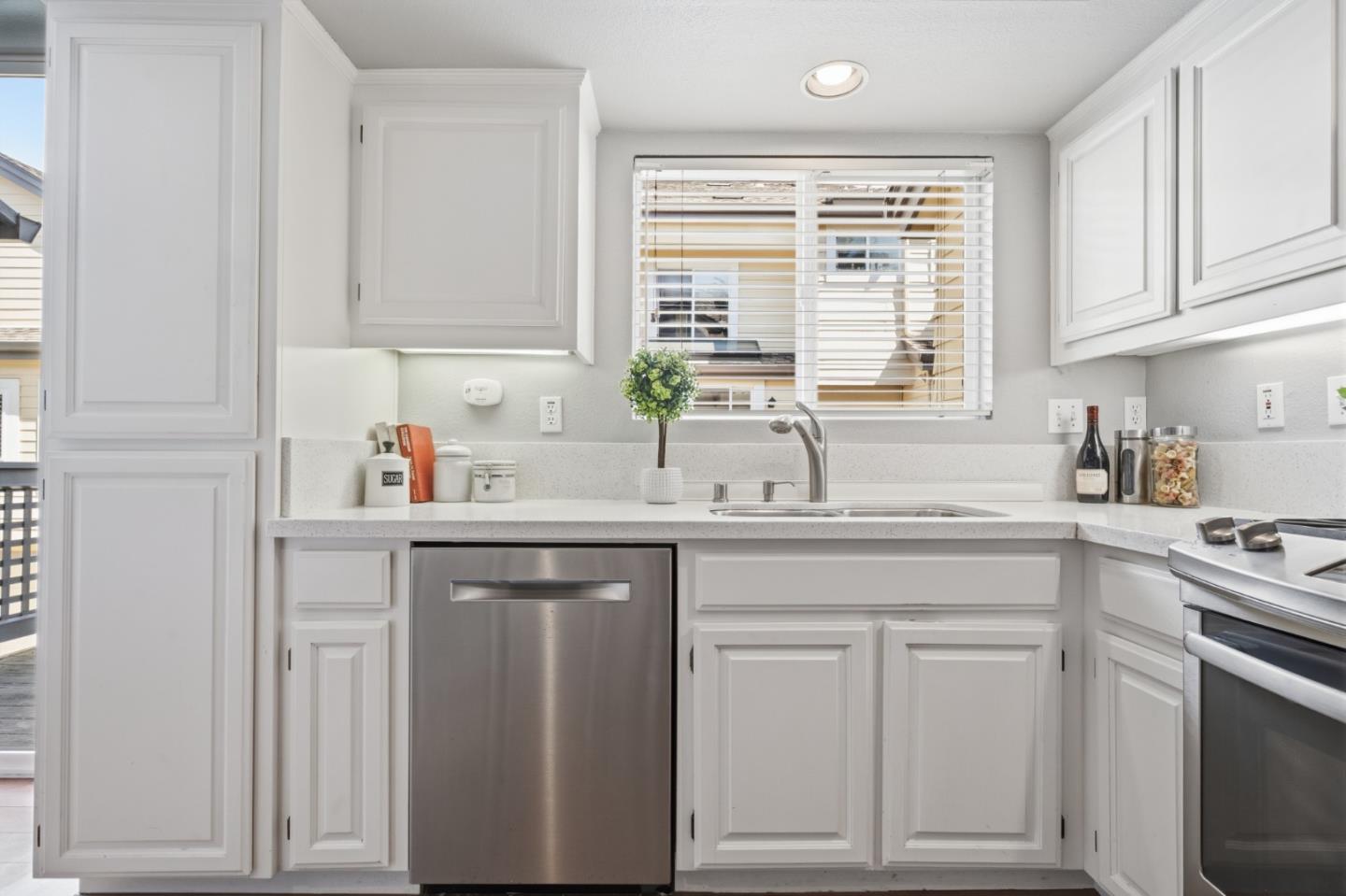 Detail Gallery Image 14 of 37 For 71 Patrick Way, Half Moon Bay,  CA 94019 - 2 Beds | 2/1 Baths