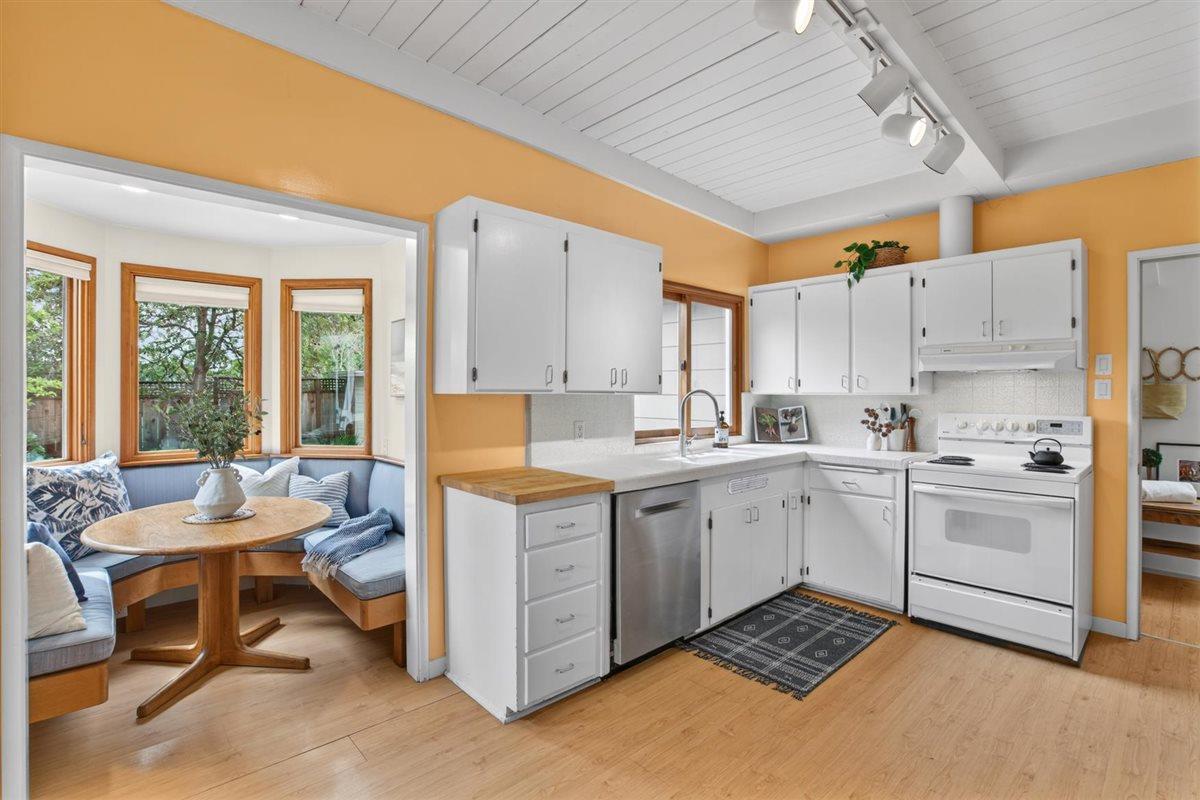 Detail Gallery Image 10 of 29 For 649 High St, Santa Cruz,  CA 95060 - 3 Beds | 2 Baths