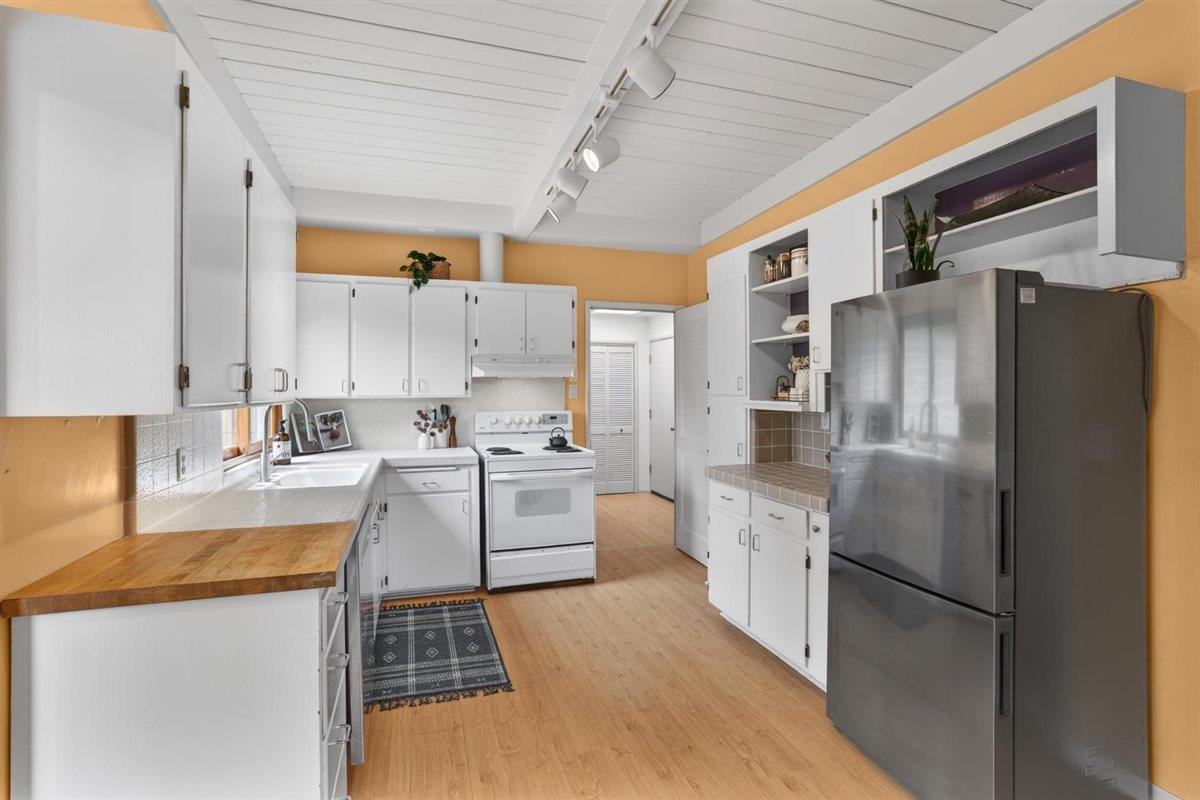 Detail Gallery Image 12 of 29 For 649 High St, Santa Cruz,  CA 95060 - 3 Beds | 2 Baths