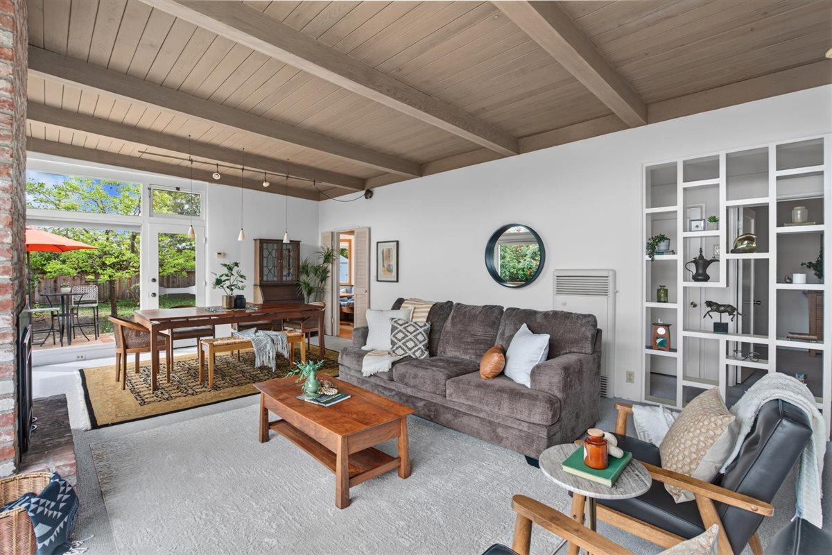 Detail Gallery Image 4 of 29 For 649 High St, Santa Cruz,  CA 95060 - 3 Beds | 2 Baths