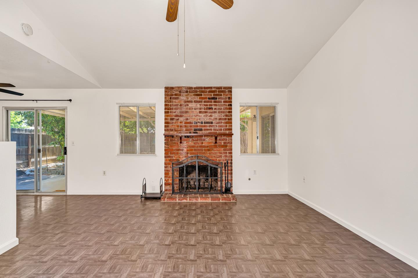 Detail Gallery Image 11 of 34 For 1351 Chukar St, Los Banos,  CA 93635 - 2 Beds | 2 Baths