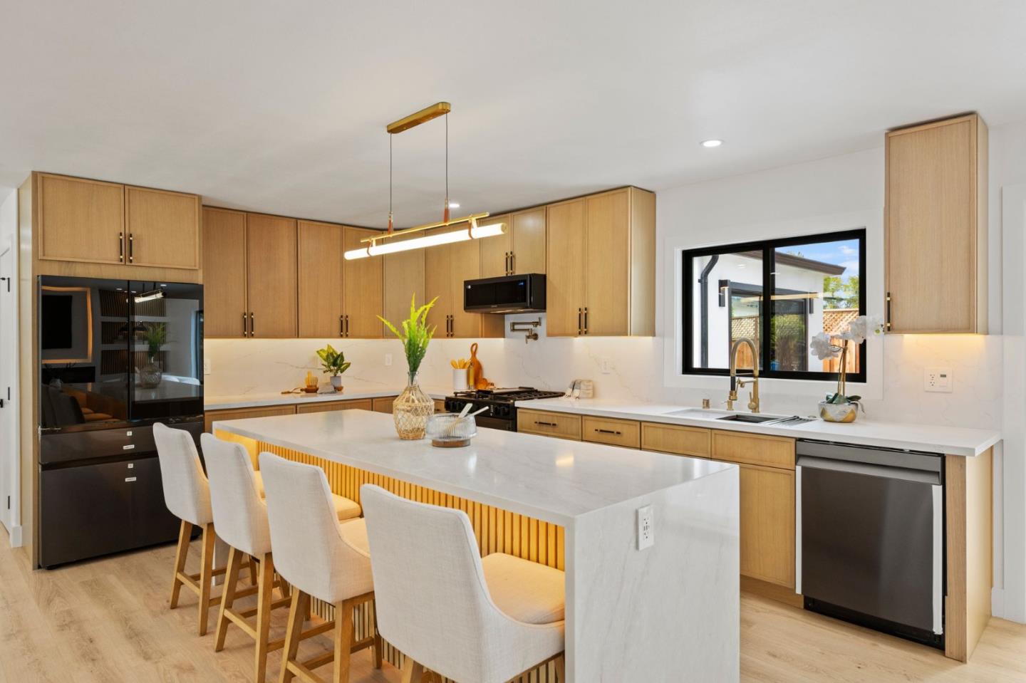 Detail Gallery Image 4 of 34 For 19997 Twilight Ct, Cupertino,  CA 95014 - 4 Beds | 2 Baths