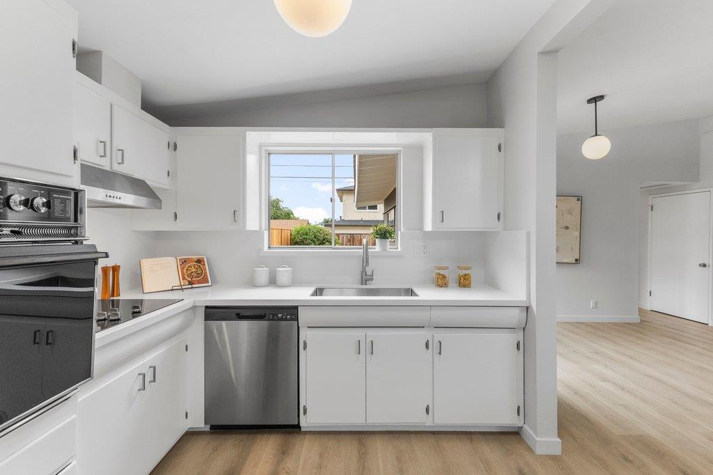 Detail Gallery Image 31 of 77 For 385 Cronin Dr, Santa Clara,  CA 95051 - 3 Beds | 2 Baths