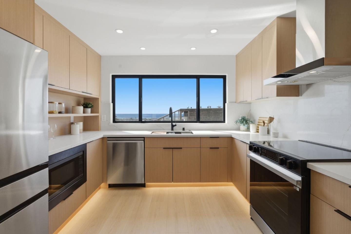 Detail Gallery Image 3 of 63 For 2107 39th Ave, San Francisco,  CA 94116 - 3 Beds | 3 Baths