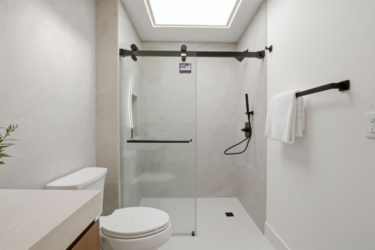 Detail Gallery Image 35 of 63 For 2107 39th Ave, San Francisco,  CA 94116 - 3 Beds | 3 Baths