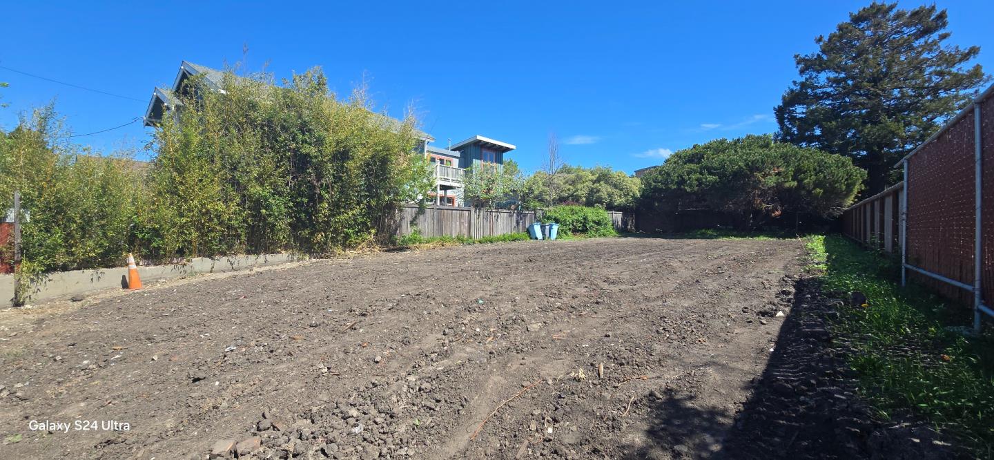 Detail Gallery Image 4 of 6 For 1729 8th St, Berkeley,  CA 94710 - – Beds | – Baths