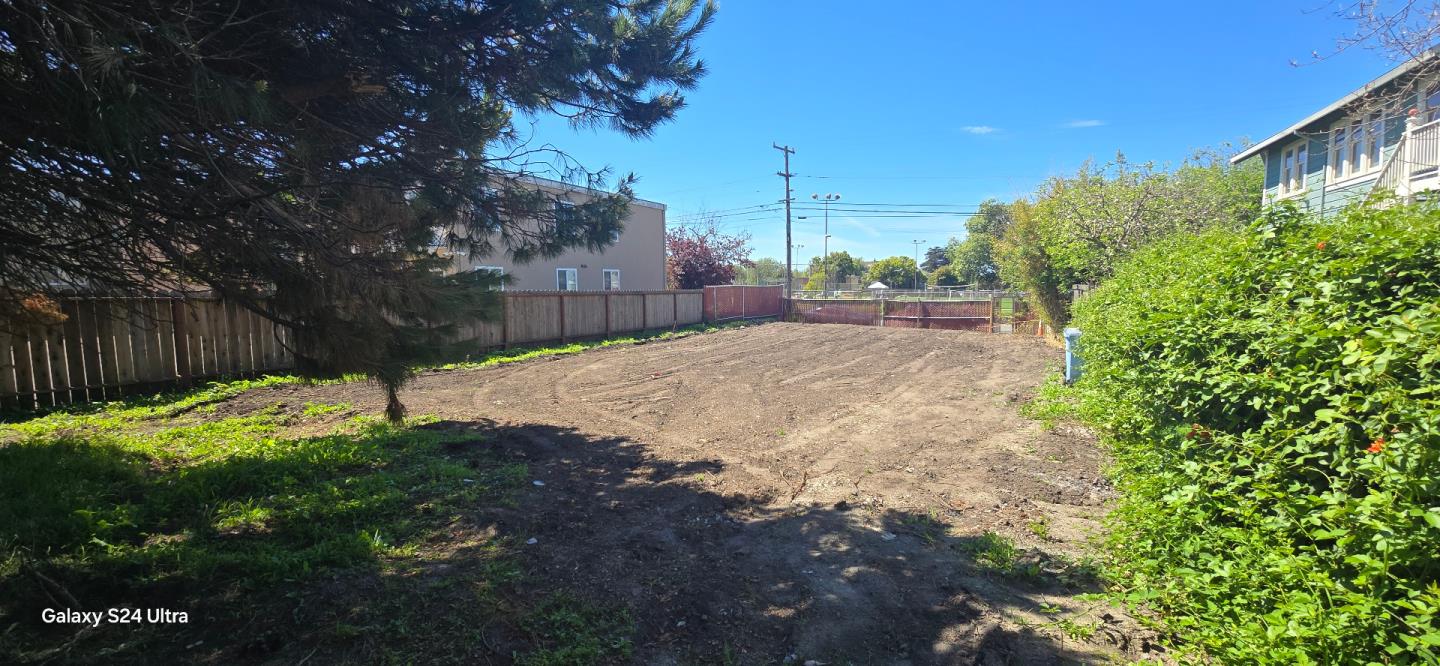 Detail Gallery Image 6 of 6 For 1729 8th St, Berkeley,  CA 94710 - – Beds | – Baths