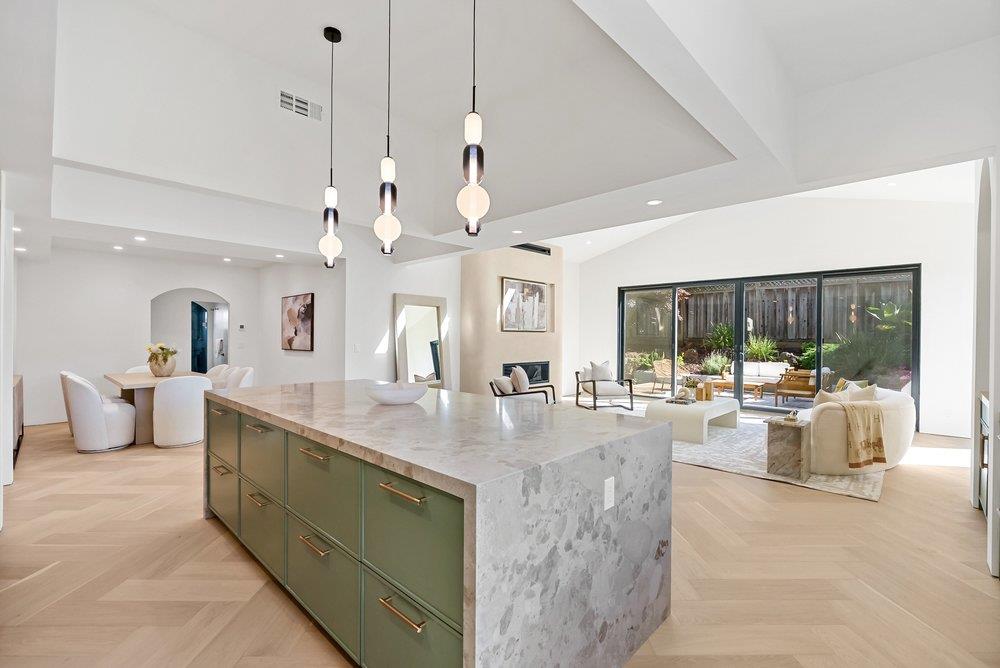 Detail Gallery Image 14 of 32 For 1704 Zinnia Ln, San Jose,  CA 95124 - 4 Beds | 3 Baths