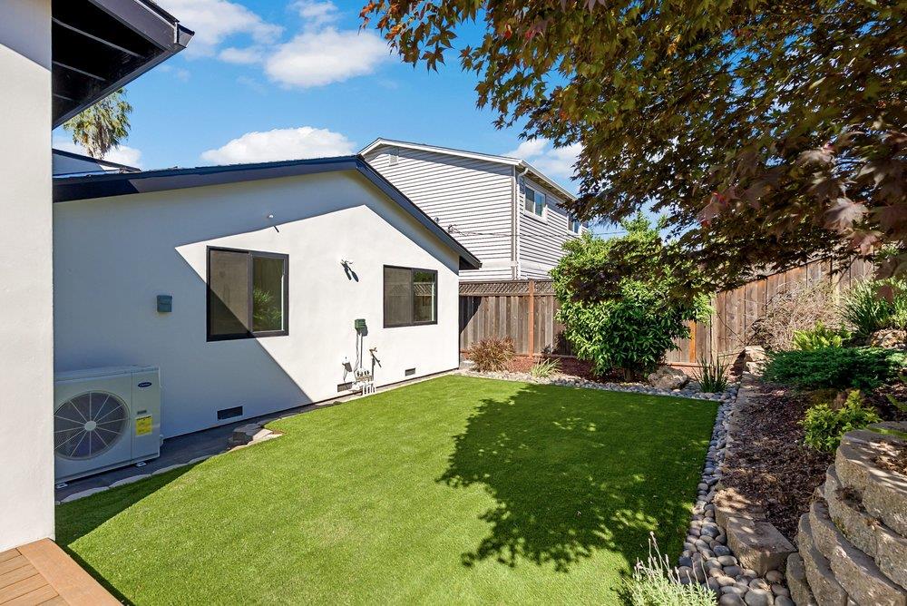 Detail Gallery Image 27 of 32 For 1704 Zinnia Ln, San Jose,  CA 95124 - 4 Beds | 3 Baths