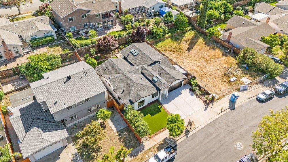 Detail Gallery Image 30 of 32 For 1704 Zinnia Ln, San Jose,  CA 95124 - 4 Beds | 3 Baths