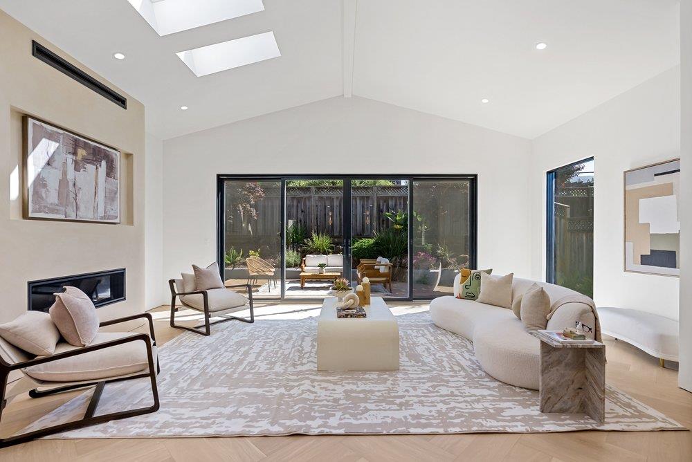 Detail Gallery Image 4 of 32 For 1704 Zinnia Ln, San Jose,  CA 95124 - 4 Beds | 3 Baths