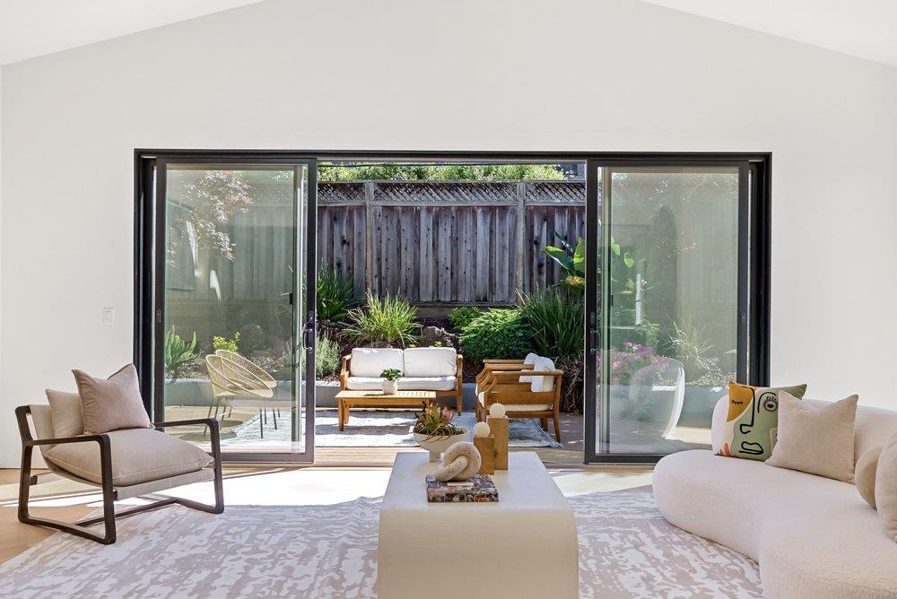 Detail Gallery Image 5 of 32 For 1704 Zinnia Ln, San Jose,  CA 95124 - 4 Beds | 3 Baths