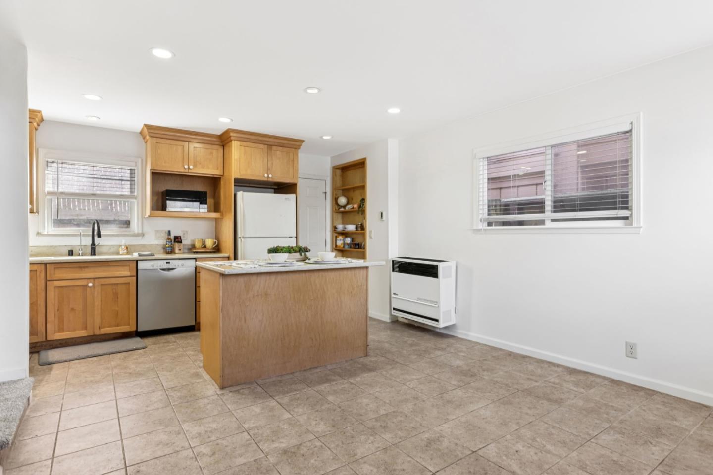 Detail Gallery Image 11 of 35 For 775 Mermaid Ave, Pacific Grove,  CA 93950 - 1 Beds | 1 Baths