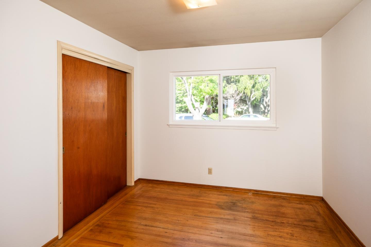 Detail Gallery Image 10 of 22 For 309 Tyrella Ave, Mountain View,  CA 94043 - 3 Beds | 2 Baths