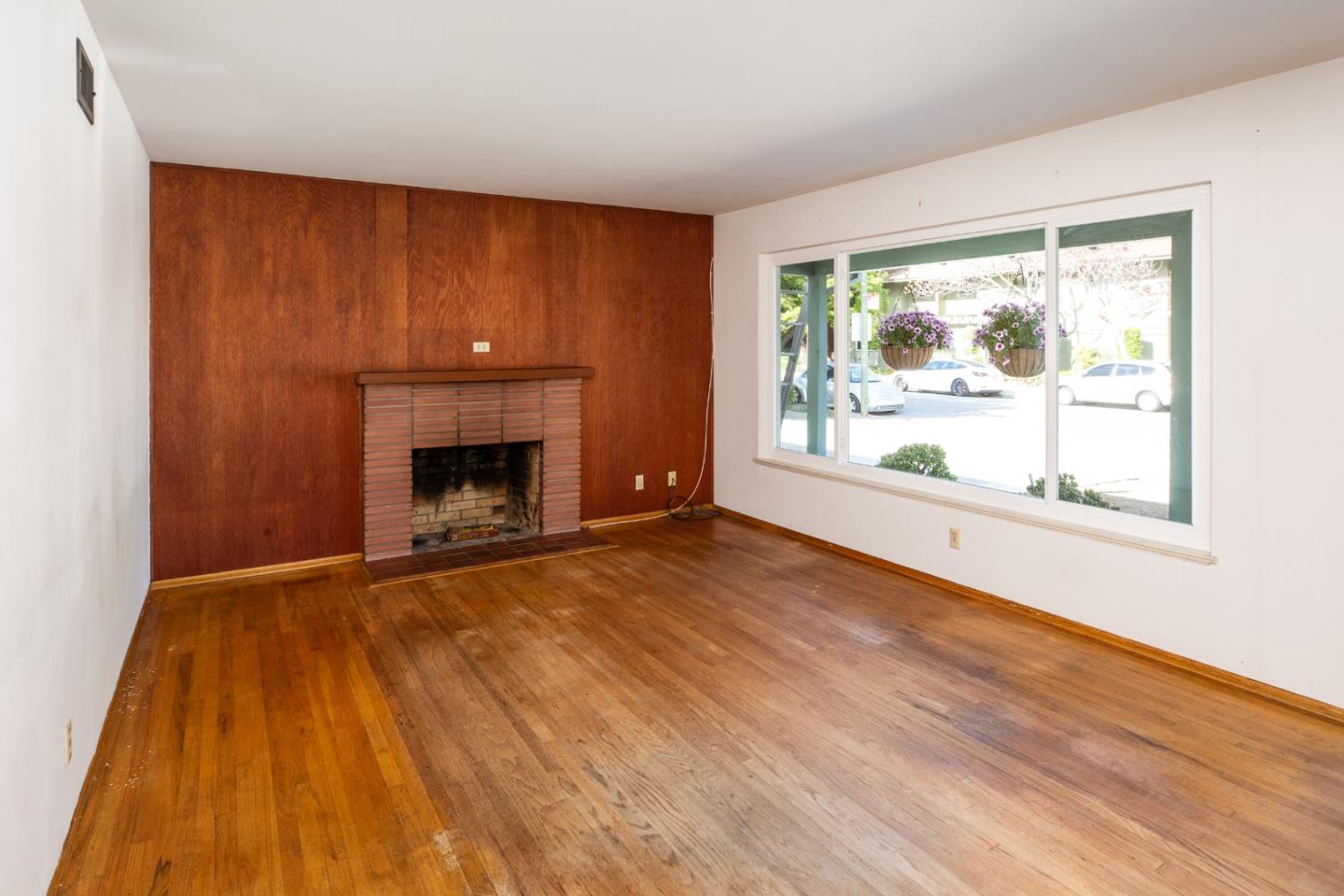 Detail Gallery Image 3 of 22 For 309 Tyrella Ave, Mountain View,  CA 94043 - 3 Beds | 2 Baths