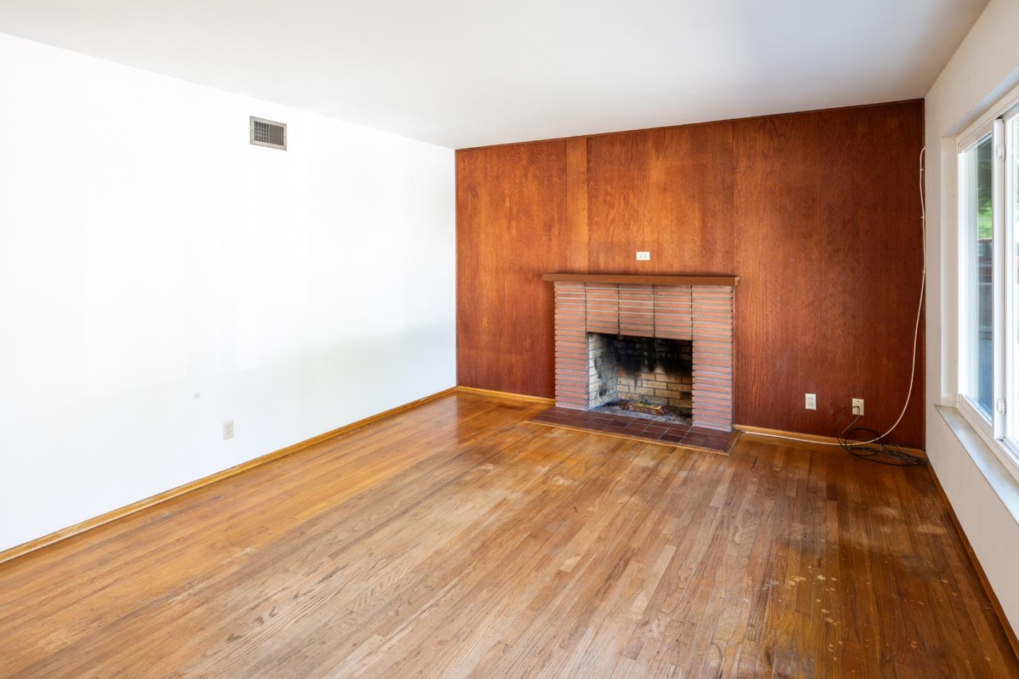 Detail Gallery Image 4 of 22 For 309 Tyrella Ave, Mountain View,  CA 94043 - 3 Beds | 2 Baths