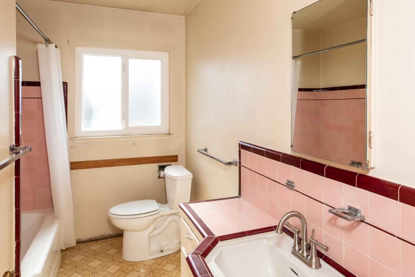 Detail Gallery Image 8 of 22 For 309 Tyrella Ave, Mountain View,  CA 94043 - 3 Beds | 2 Baths