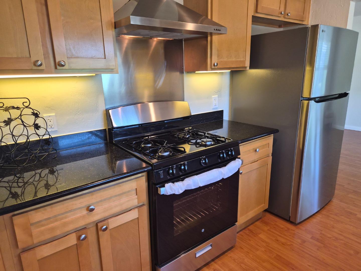 Detail Gallery Image 11 of 19 For 1993 De La Pena Ave, Santa Clara,  CA 95050 - 2 Beds | 1 Baths