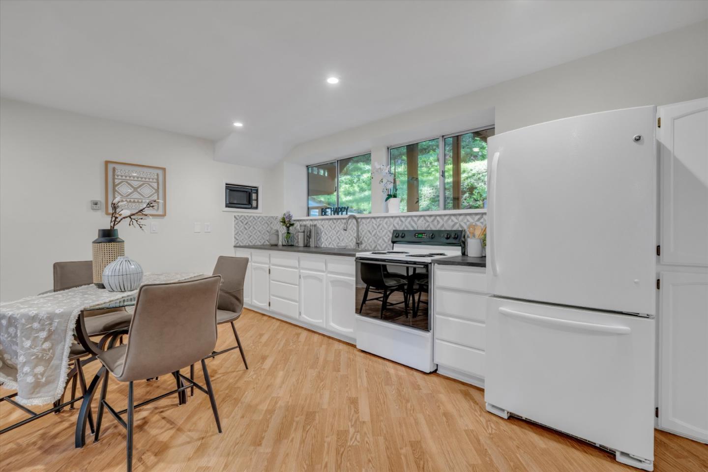 Detail Gallery Image 26 of 44 For 12 Summit Rd, Woodside,  CA 94062 - 4 Beds | 3/1 Baths