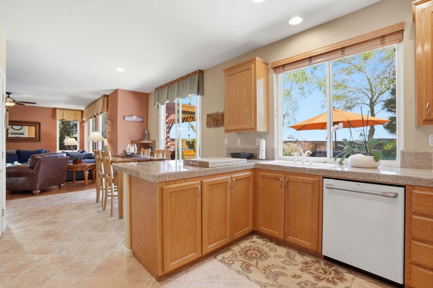 Detail Gallery Image 12 of 63 For 881 Tulare Dr, Tracy,  CA 95304 - 4 Beds | 2/1 Baths