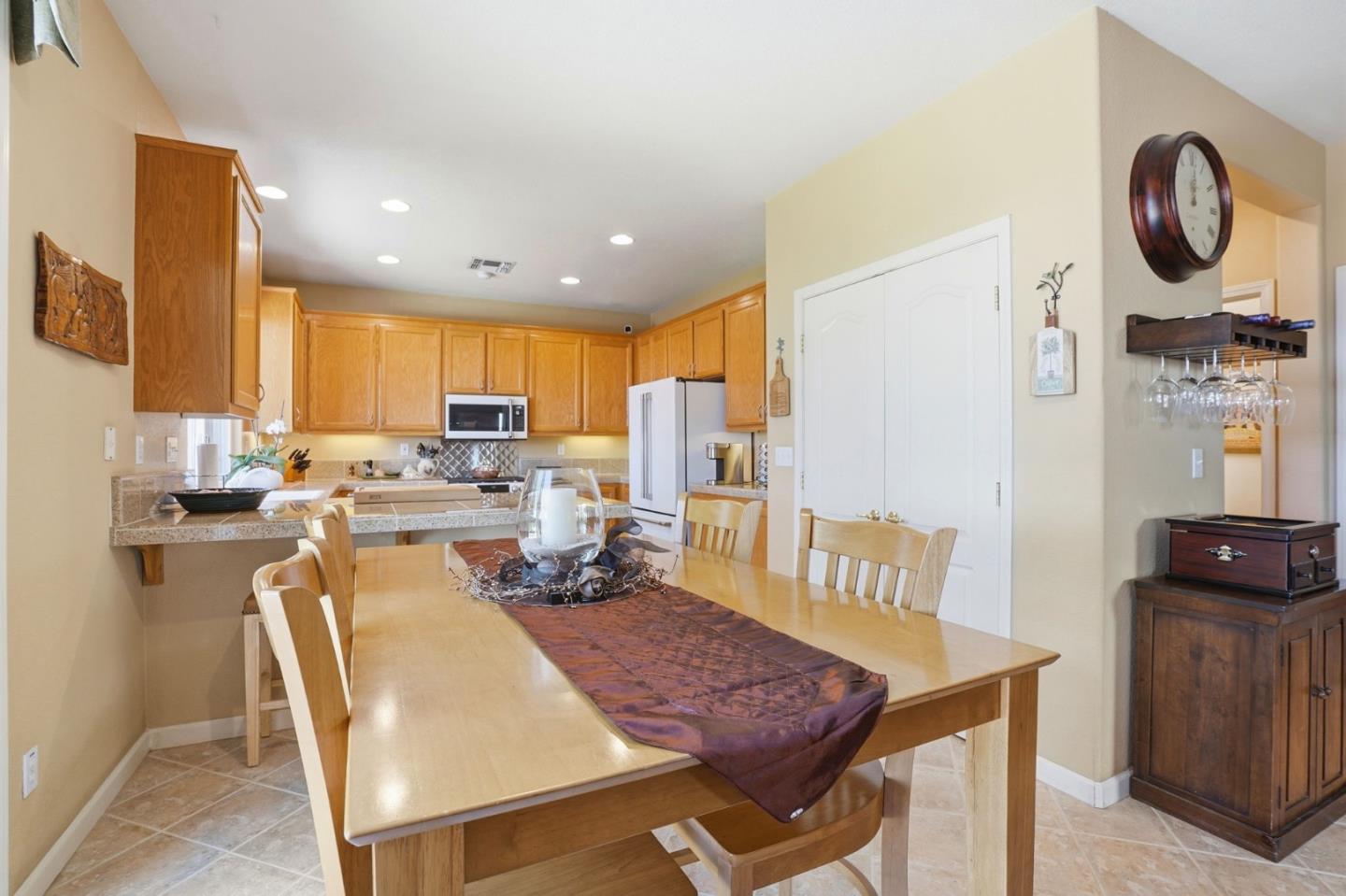 Detail Gallery Image 14 of 63 For 881 Tulare Dr, Tracy,  CA 95304 - 4 Beds | 2/1 Baths