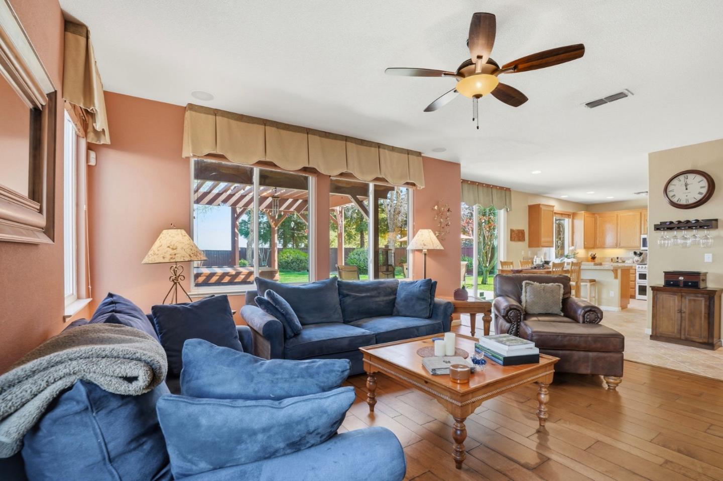 Detail Gallery Image 9 of 63 For 881 Tulare Dr, Tracy,  CA 95304 - 4 Beds | 2/1 Baths