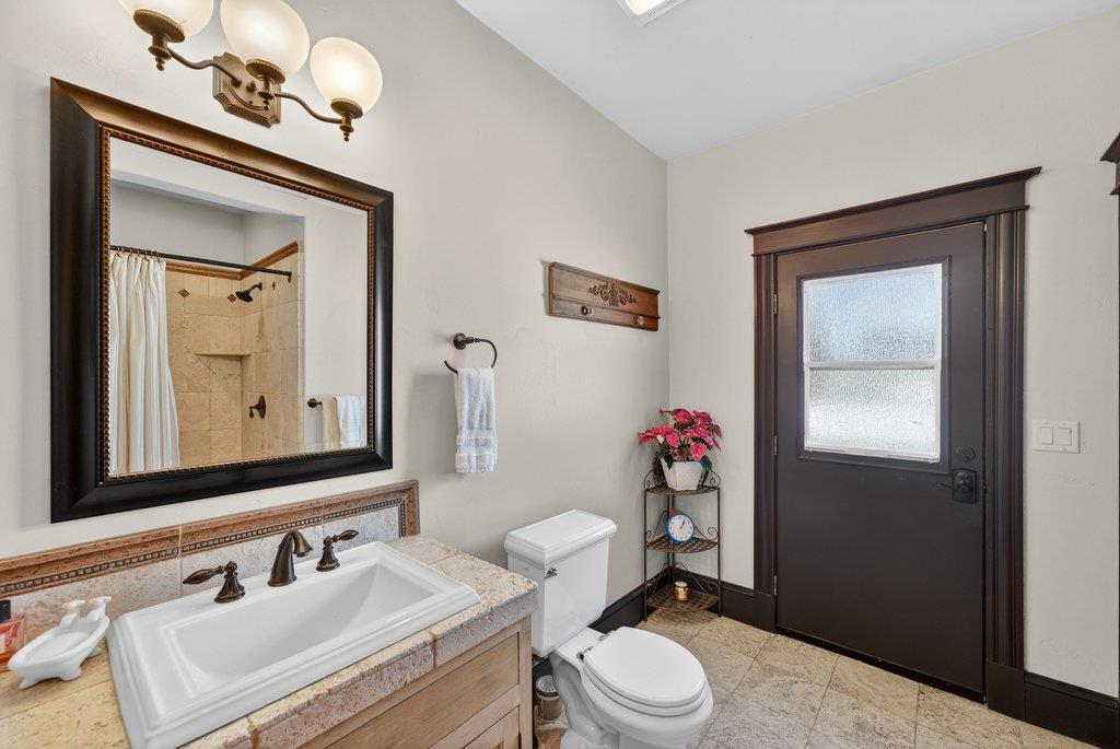 Detail Gallery Image 27 of 76 For 12575 Foothill Ave, San Martin,  CA 95046 - 5 Beds | 3/1 Baths