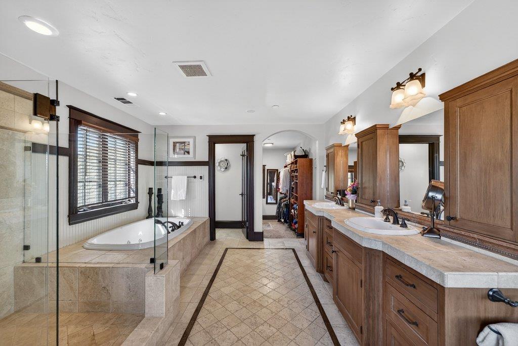 Detail Gallery Image 39 of 76 For 12575 Foothill Ave, San Martin,  CA 95046 - 5 Beds | 3/1 Baths