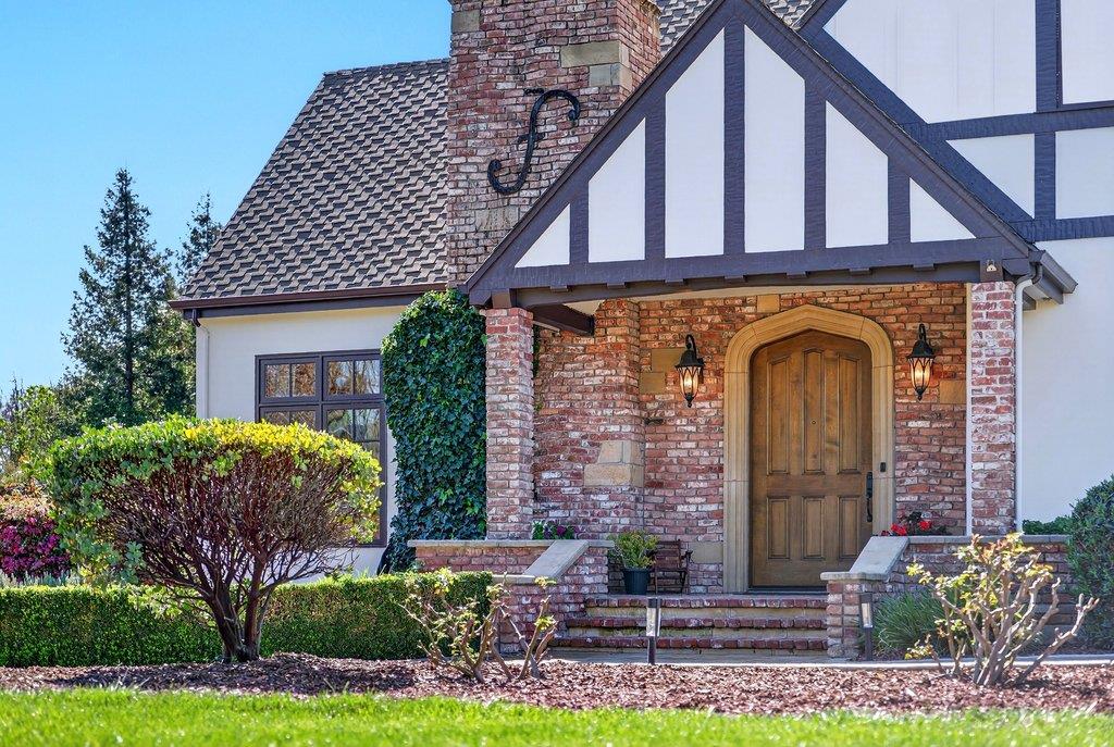 Detail Gallery Image 5 of 76 For 12575 Foothill Ave, San Martin,  CA 95046 - 5 Beds | 3/1 Baths