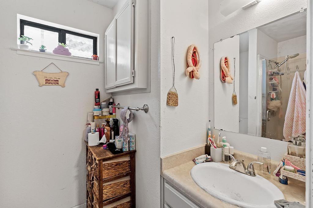 Detail Gallery Image 34 of 39 For Irwin Ln, Santa Rosa,  CA 95401 - 4 Beds | 4 Baths