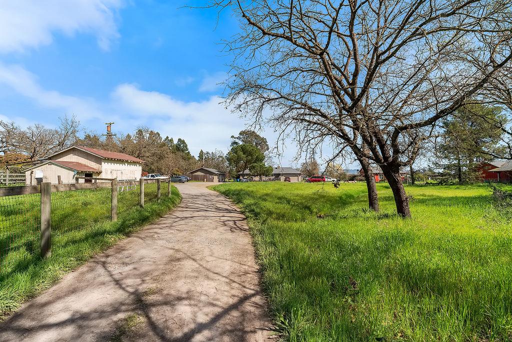 Detail Gallery Image 8 of 39 For Irwin Ln, Santa Rosa,  CA 95401 - 4 Beds | 4 Baths