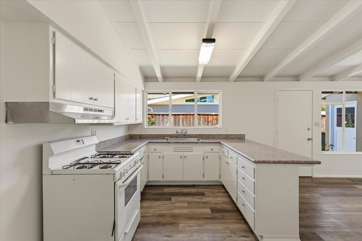 Detail Gallery Image 10 of 23 For 711 Lotuslake Ct, Sunnyvale,  CA 94089 - 3 Beds | 2 Baths