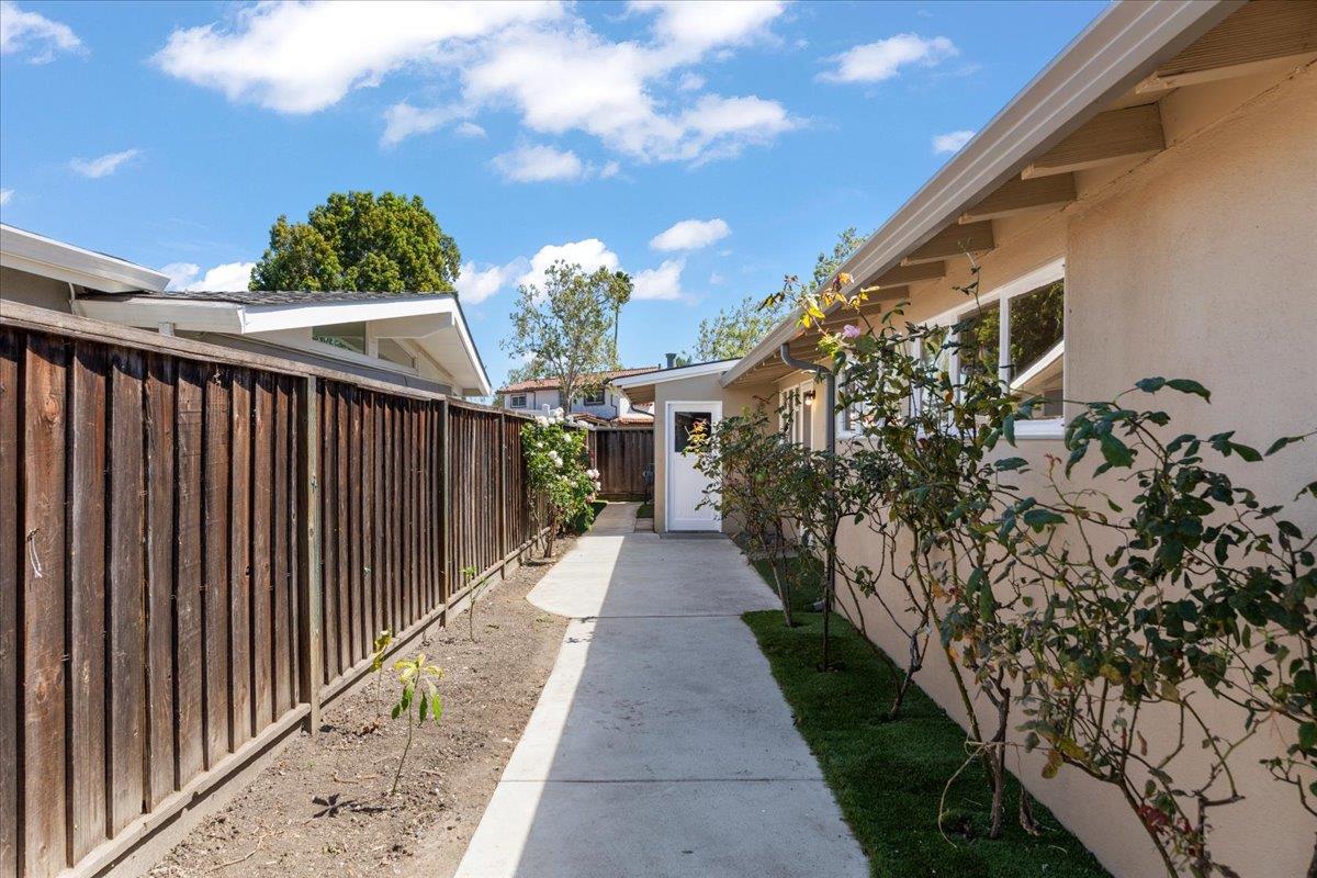 Detail Gallery Image 21 of 23 For 711 Lotuslake Ct, Sunnyvale,  CA 94089 - 3 Beds | 2 Baths