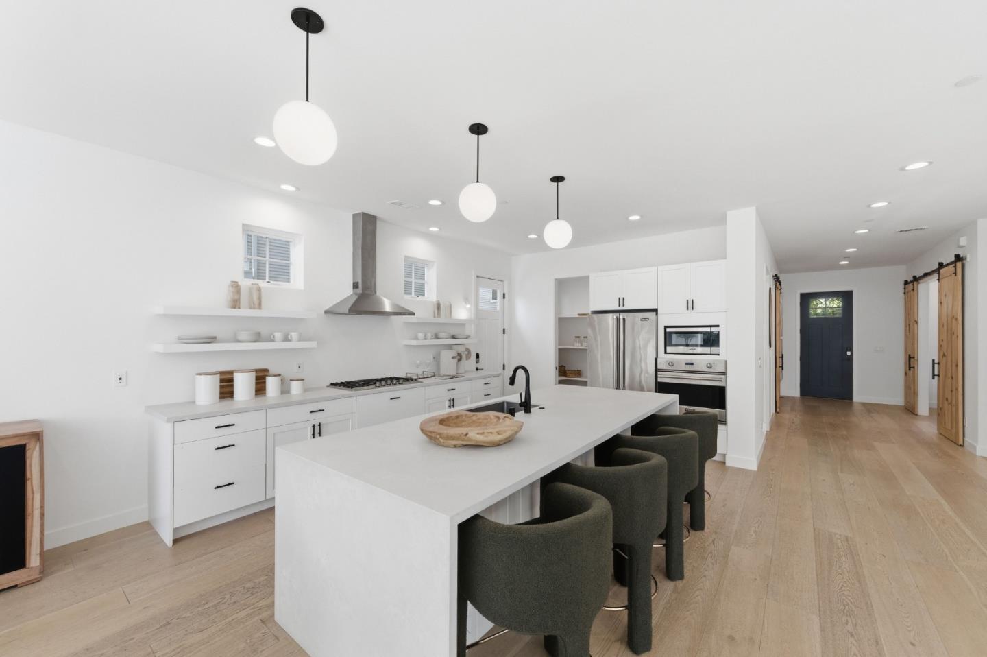 Detail Gallery Image 10 of 45 For 330 Grand St, Redwood City,  CA 94062 - 5 Beds | 3/1 Baths