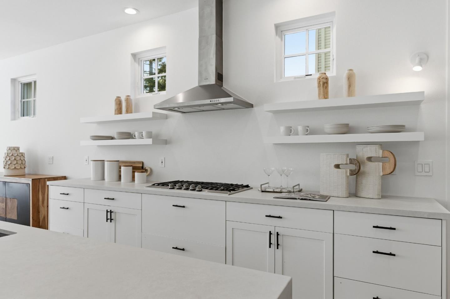 Detail Gallery Image 11 of 45 For 330 Grand St, Redwood City,  CA 94062 - 5 Beds | 3/1 Baths