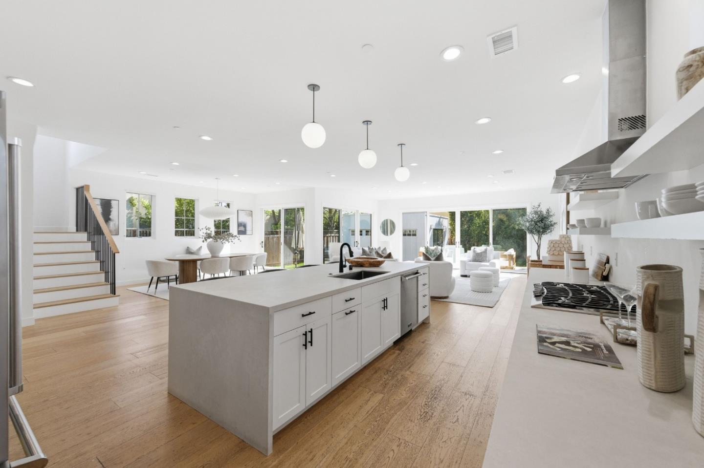 Detail Gallery Image 12 of 45 For 330 Grand St, Redwood City,  CA 94062 - 5 Beds | 3/1 Baths