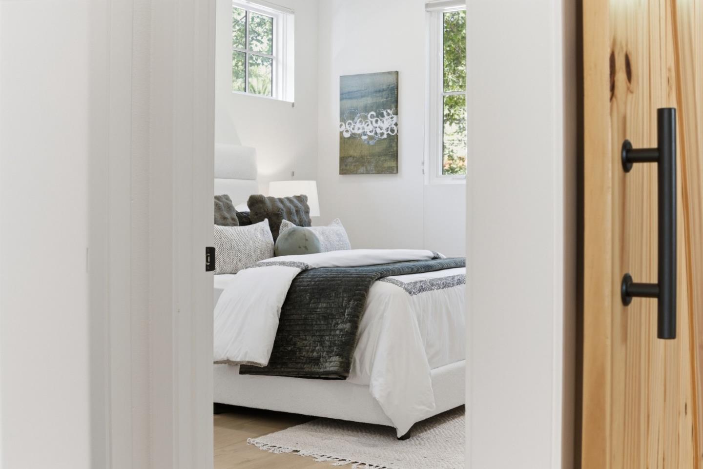 Detail Gallery Image 14 of 45 For 330 Grand St, Redwood City,  CA 94062 - 5 Beds | 3/1 Baths