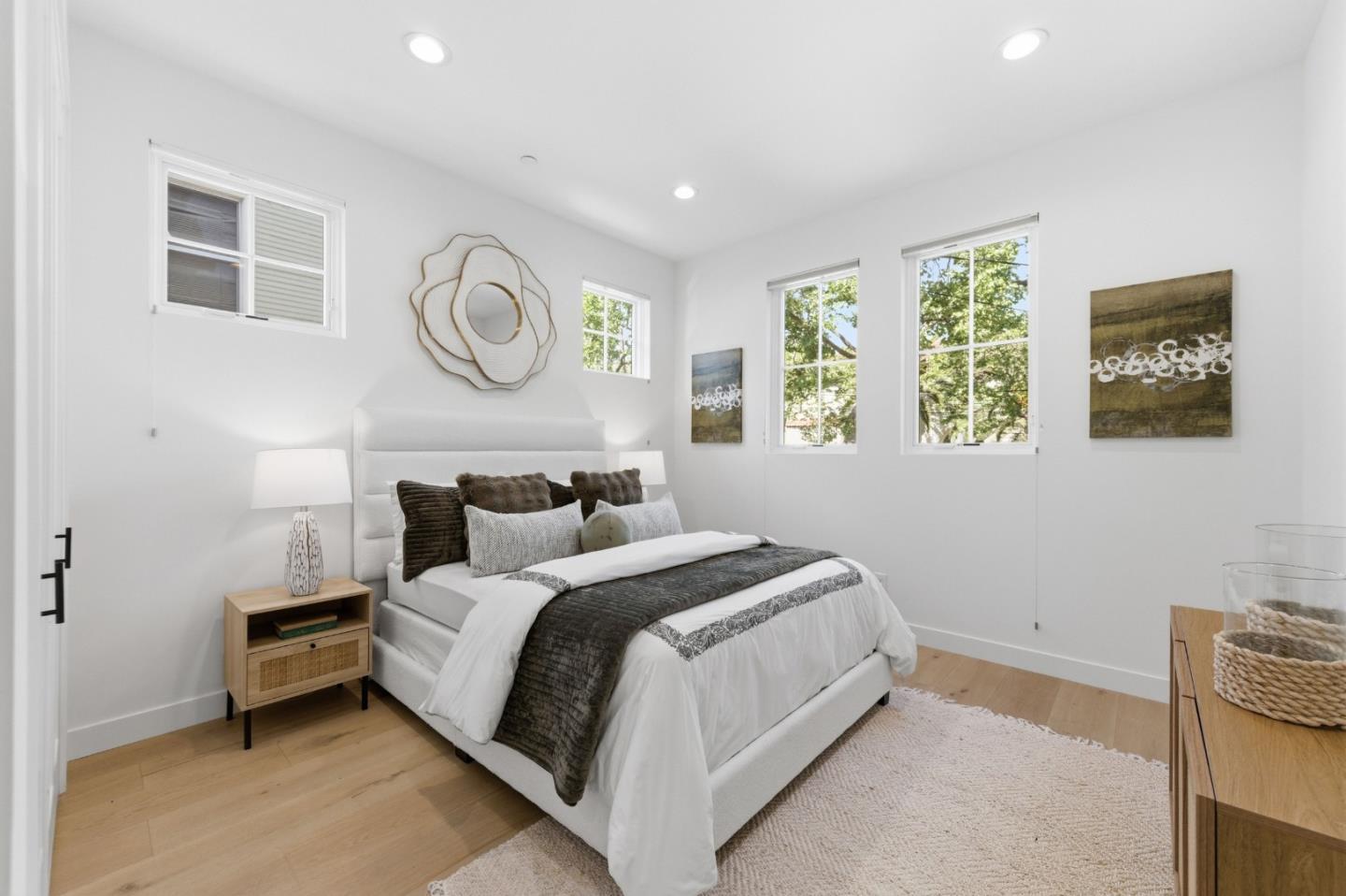 Detail Gallery Image 15 of 45 For 330 Grand St, Redwood City,  CA 94062 - 5 Beds | 3/1 Baths