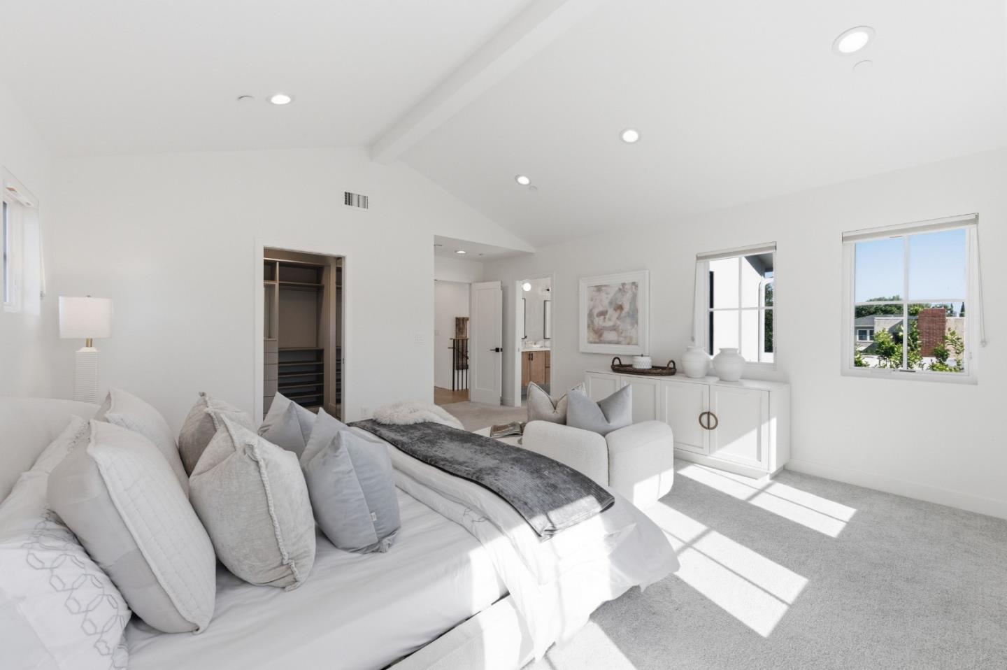 Detail Gallery Image 18 of 45 For 330 Grand St, Redwood City,  CA 94062 - 5 Beds | 3/1 Baths