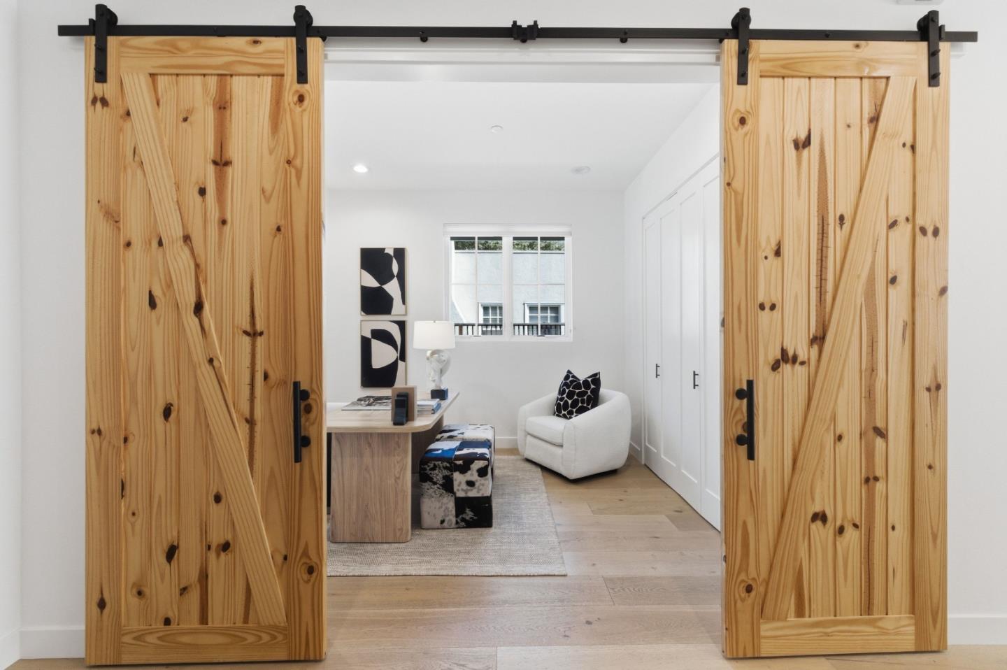 Detail Gallery Image 24 of 45 For 330 Grand St, Redwood City,  CA 94062 - 5 Beds | 3/1 Baths