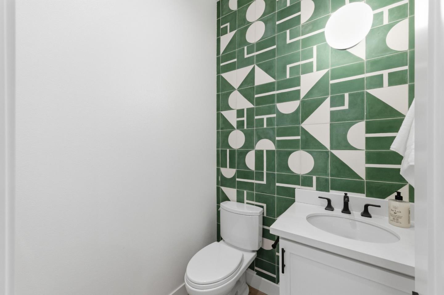 Detail Gallery Image 25 of 45 For 330 Grand St, Redwood City,  CA 94062 - 5 Beds | 3/1 Baths