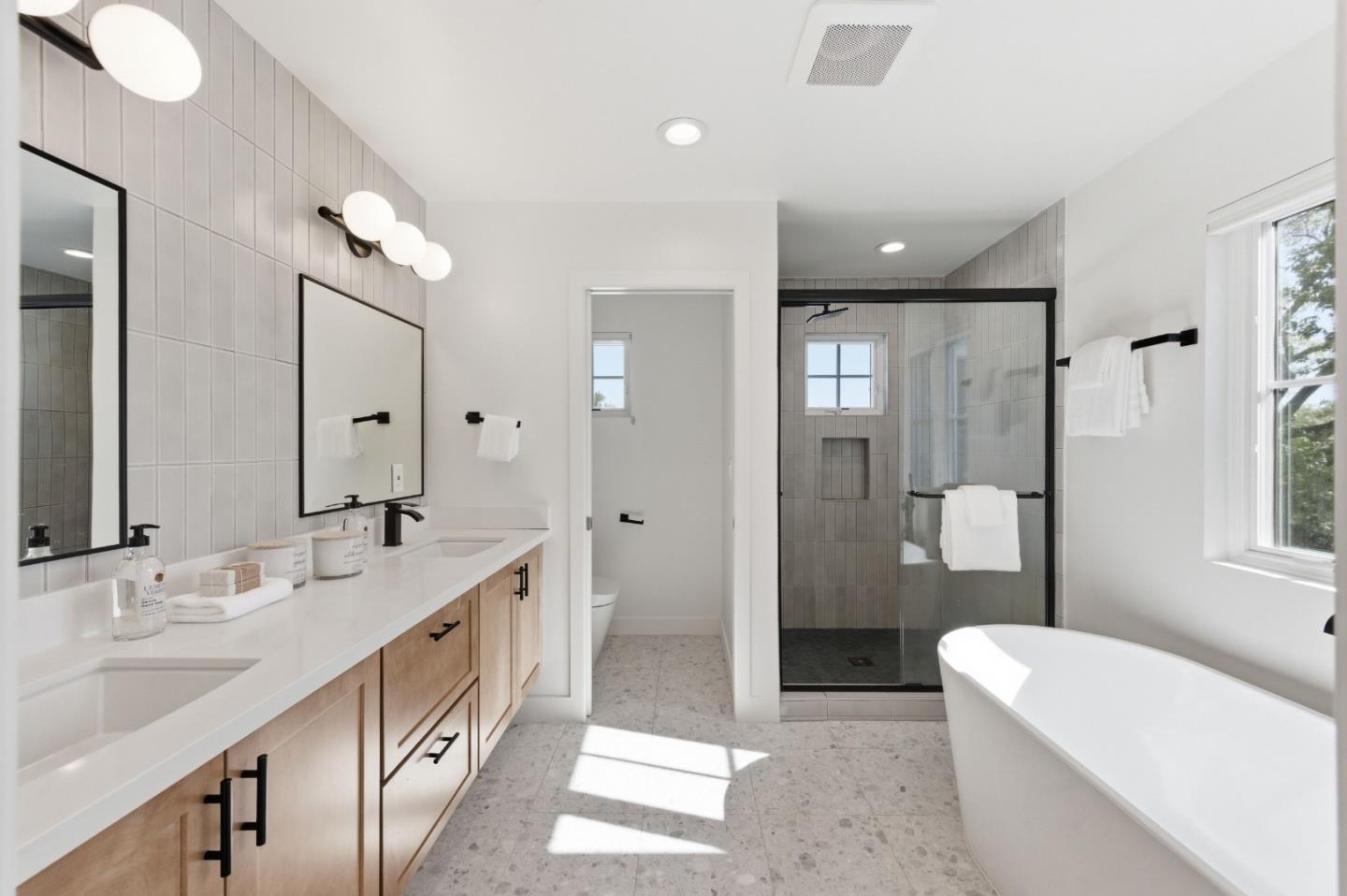 Detail Gallery Image 27 of 45 For 330 Grand St, Redwood City,  CA 94062 - 5 Beds | 3/1 Baths