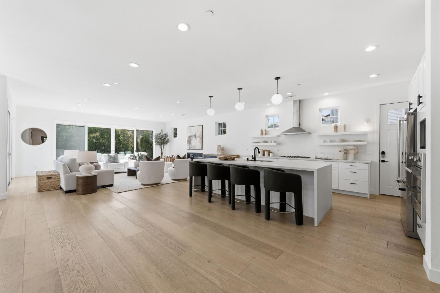 Detail Gallery Image 3 of 45 For 330 Grand St, Redwood City,  CA 94062 - 5 Beds | 3/1 Baths