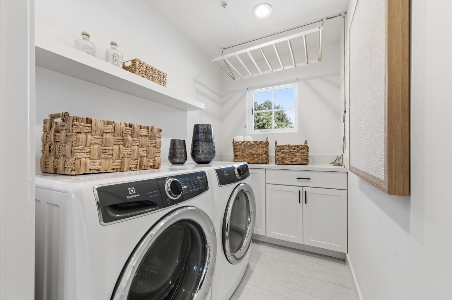 Detail Gallery Image 33 of 45 For 330 Grand St, Redwood City,  CA 94062 - 5 Beds | 3/1 Baths