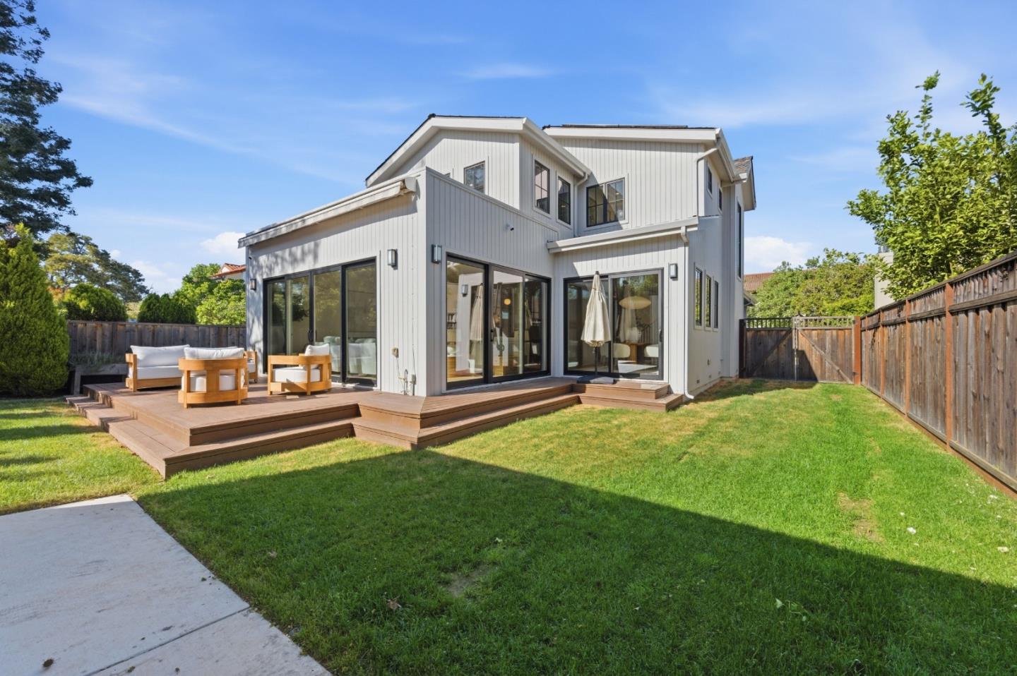 Detail Gallery Image 37 of 45 For 330 Grand St, Redwood City,  CA 94062 - 5 Beds | 3/1 Baths