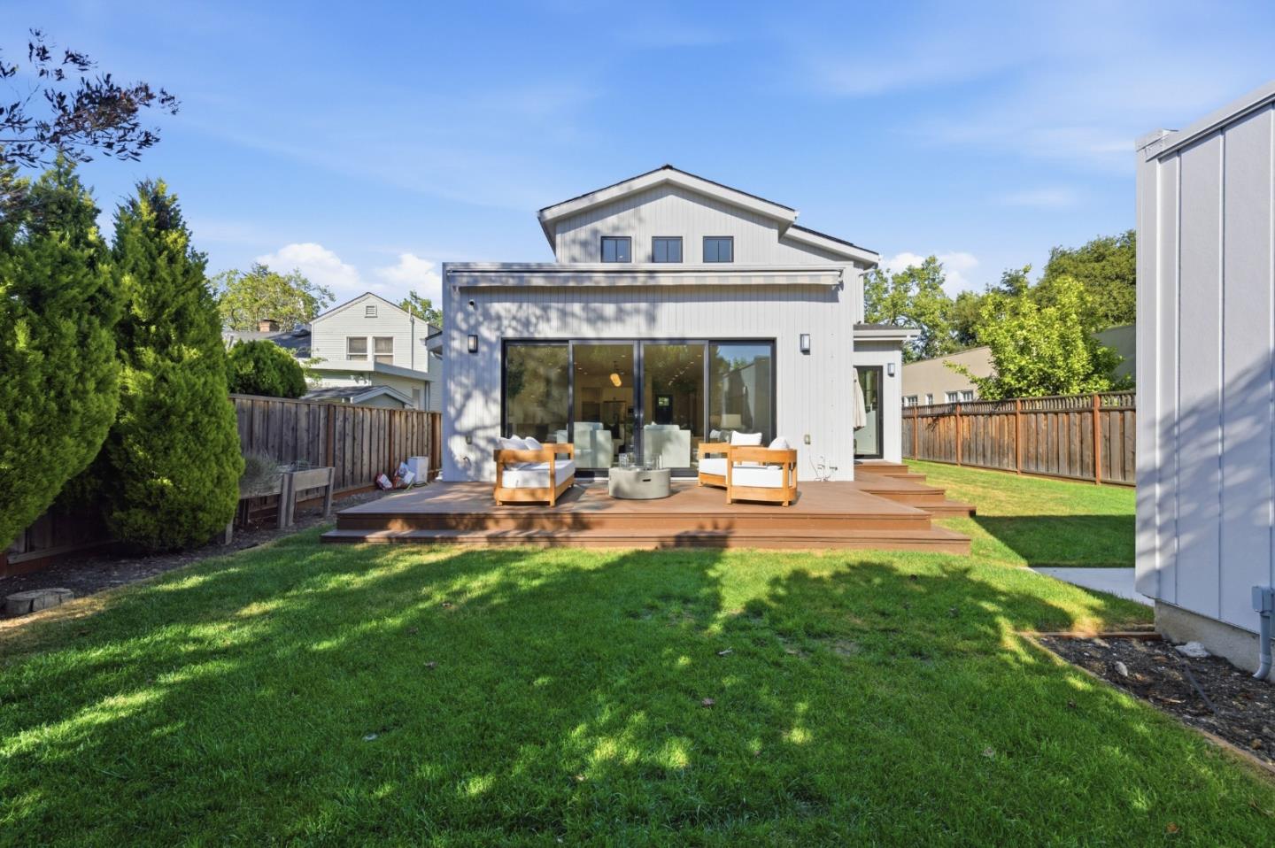 Detail Gallery Image 39 of 45 For 330 Grand St, Redwood City,  CA 94062 - 5 Beds | 3/1 Baths