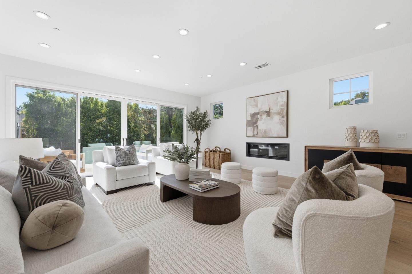 Detail Gallery Image 4 of 45 For 330 Grand St, Redwood City,  CA 94062 - 5 Beds | 3/1 Baths