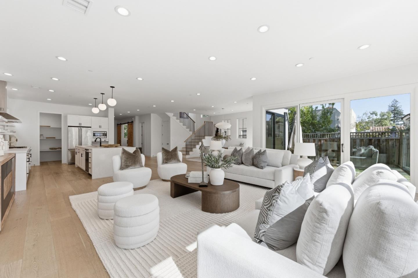 Detail Gallery Image 6 of 45 For 330 Grand St, Redwood City,  CA 94062 - 5 Beds | 3/1 Baths